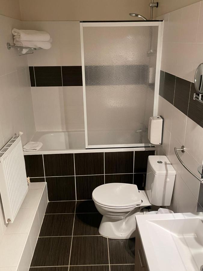 Contact Hotel Les Platanes Villeneuve Sur Lot Centre Екстериор снимка