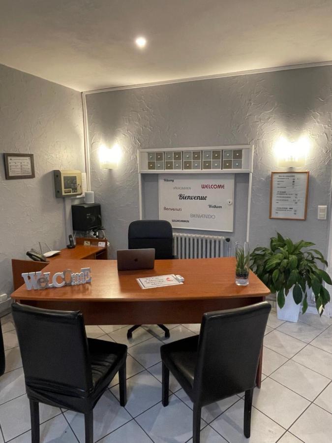 Contact Hotel Les Platanes Villeneuve Sur Lot Centre Екстериор снимка