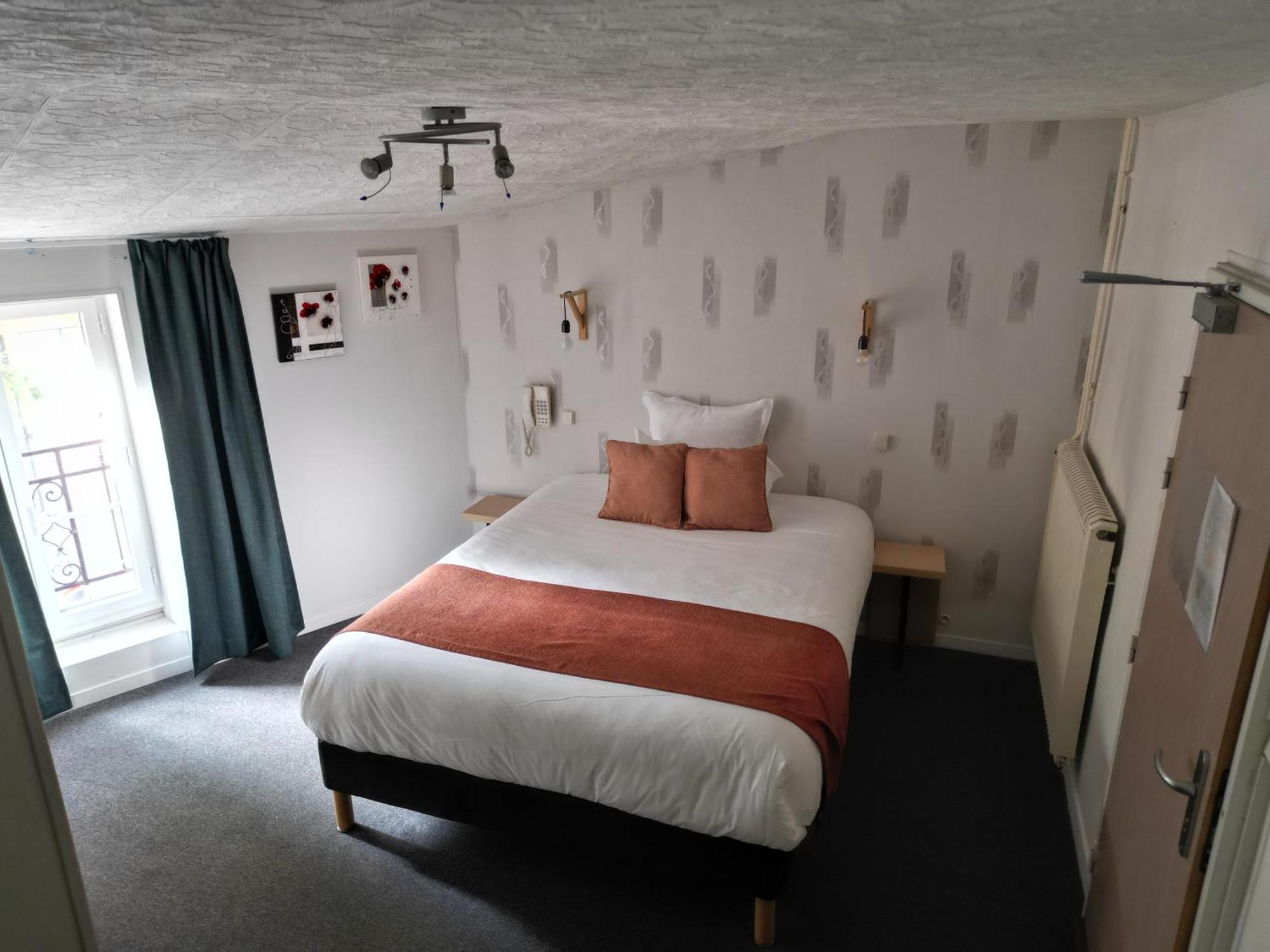 Contact Hotel Les Platanes Villeneuve Sur Lot Centre Екстериор снимка