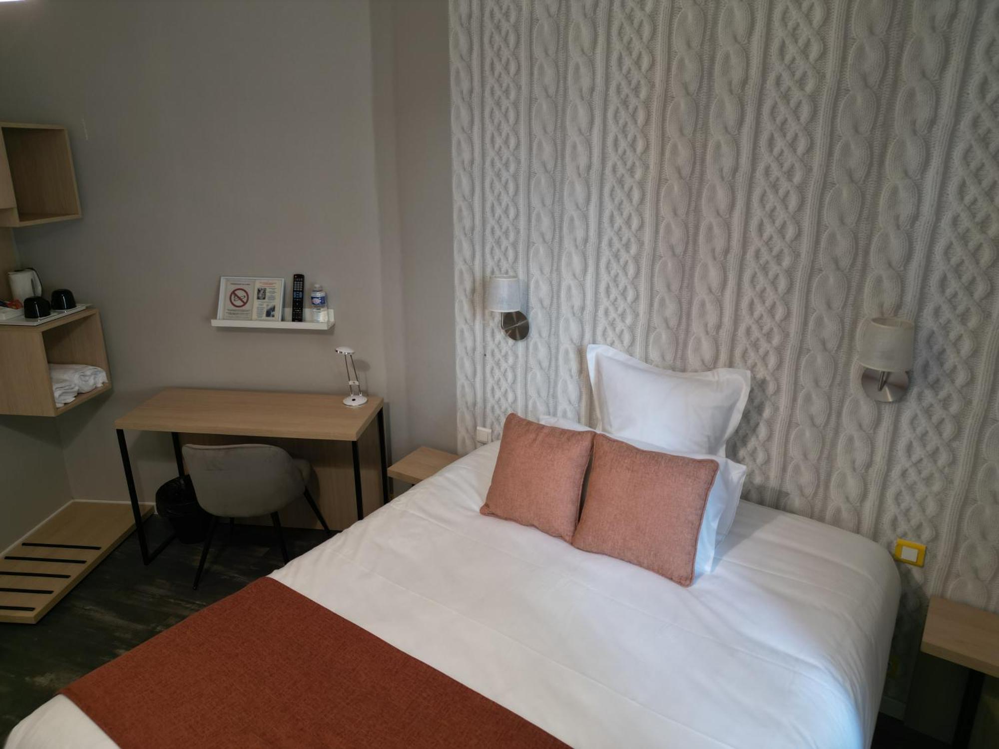 Contact Hotel Les Platanes Villeneuve Sur Lot Centre Екстериор снимка