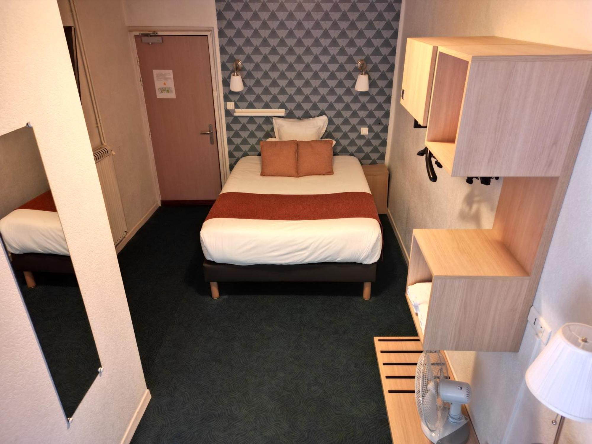 Contact Hotel Les Platanes Villeneuve Sur Lot Centre Екстериор снимка
