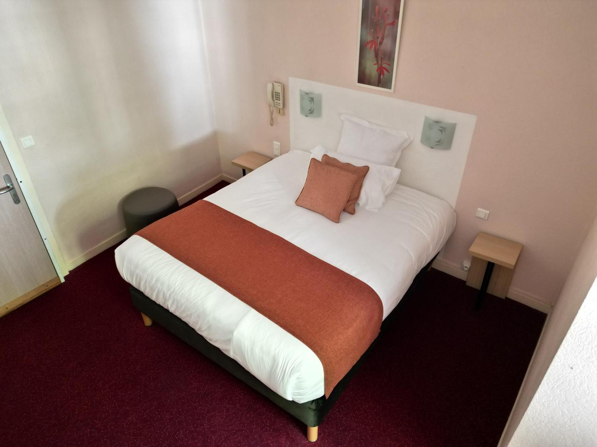Contact Hotel Les Platanes Villeneuve Sur Lot Centre Екстериор снимка