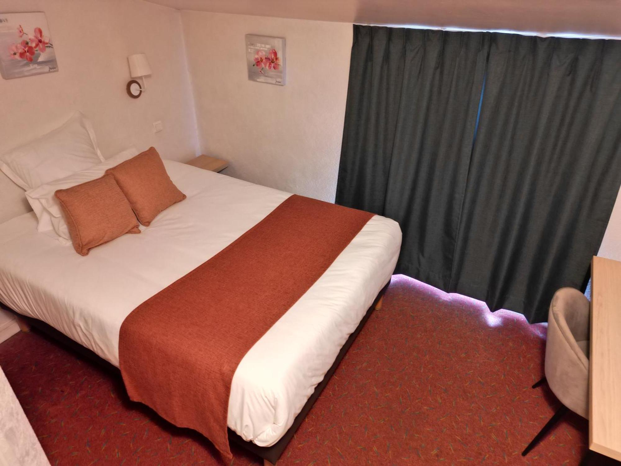 Contact Hotel Les Platanes Villeneuve Sur Lot Centre Екстериор снимка