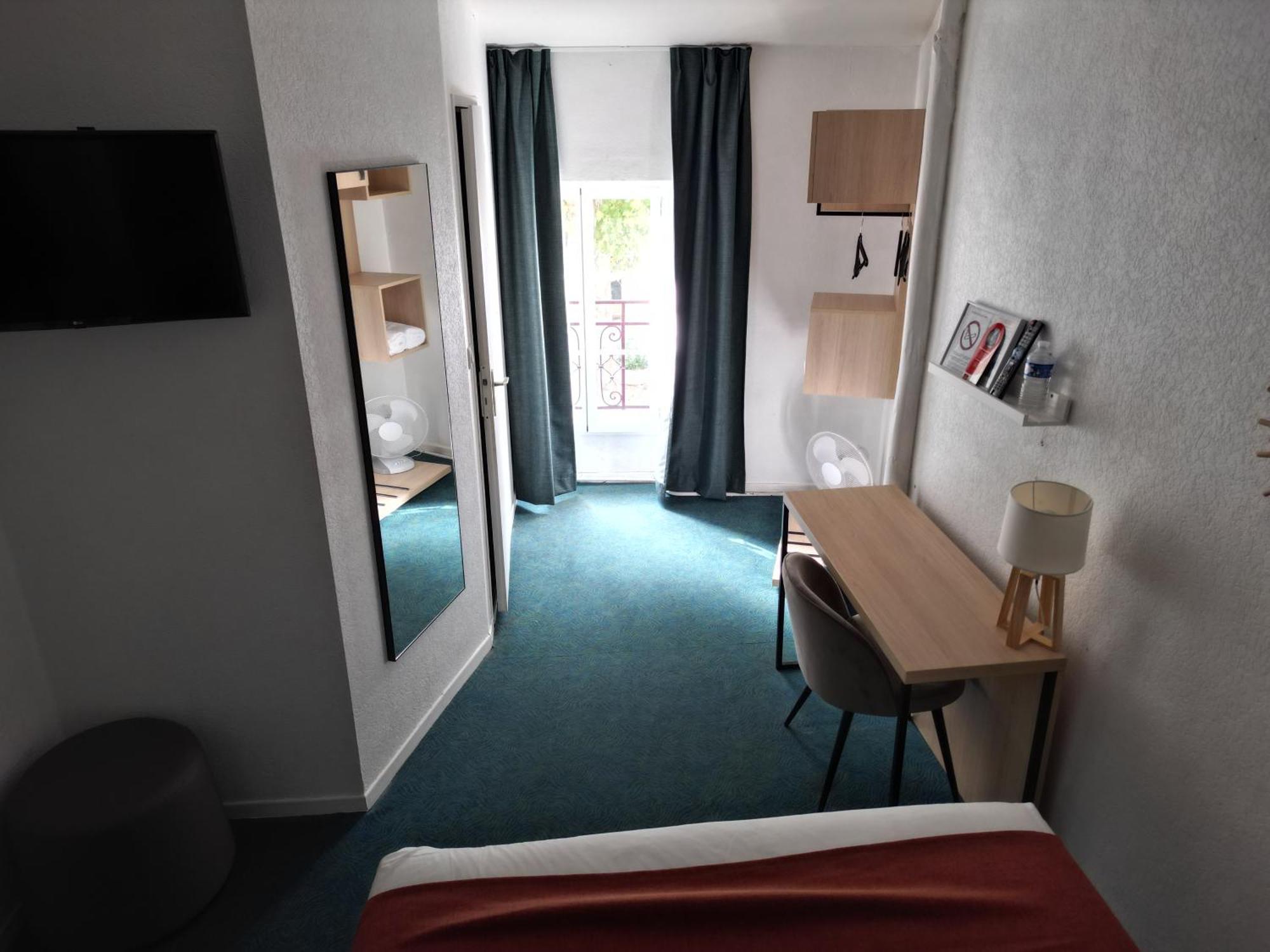 Contact Hotel Les Platanes Villeneuve Sur Lot Centre Екстериор снимка