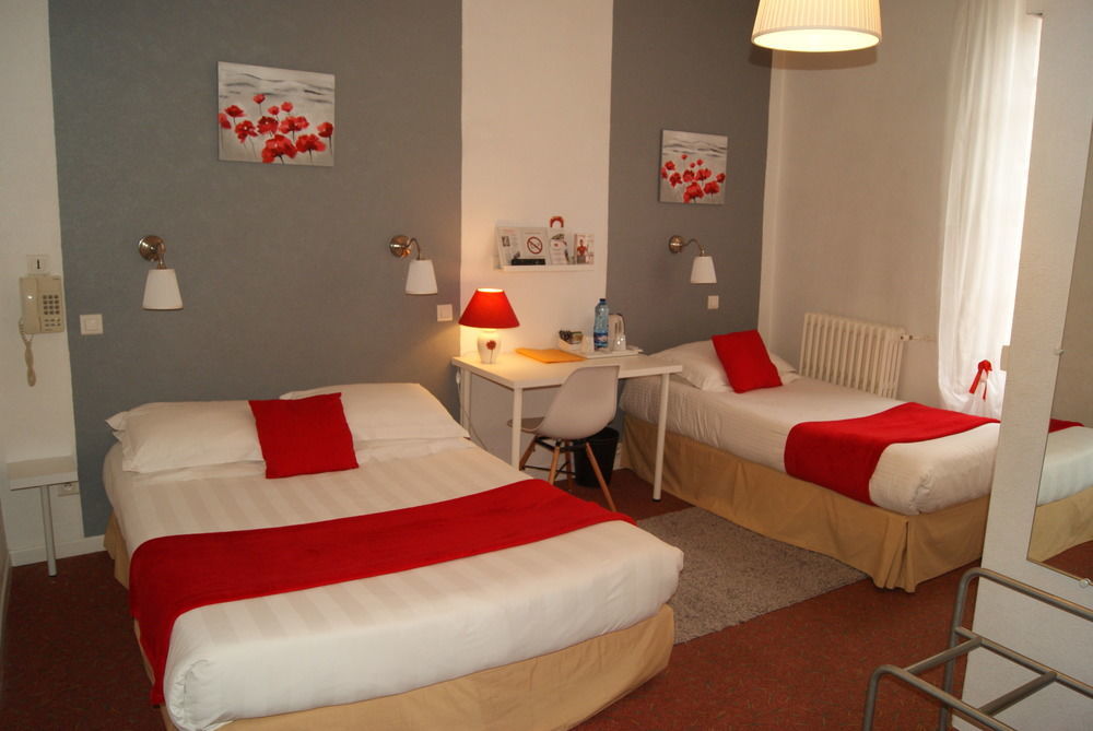 Contact Hotel Les Platanes Villeneuve Sur Lot Centre Екстериор снимка