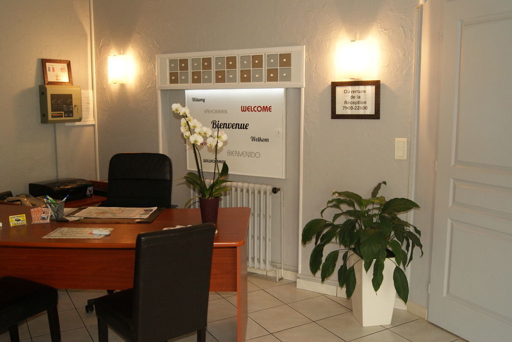 Contact Hotel Les Platanes Villeneuve Sur Lot Centre Екстериор снимка