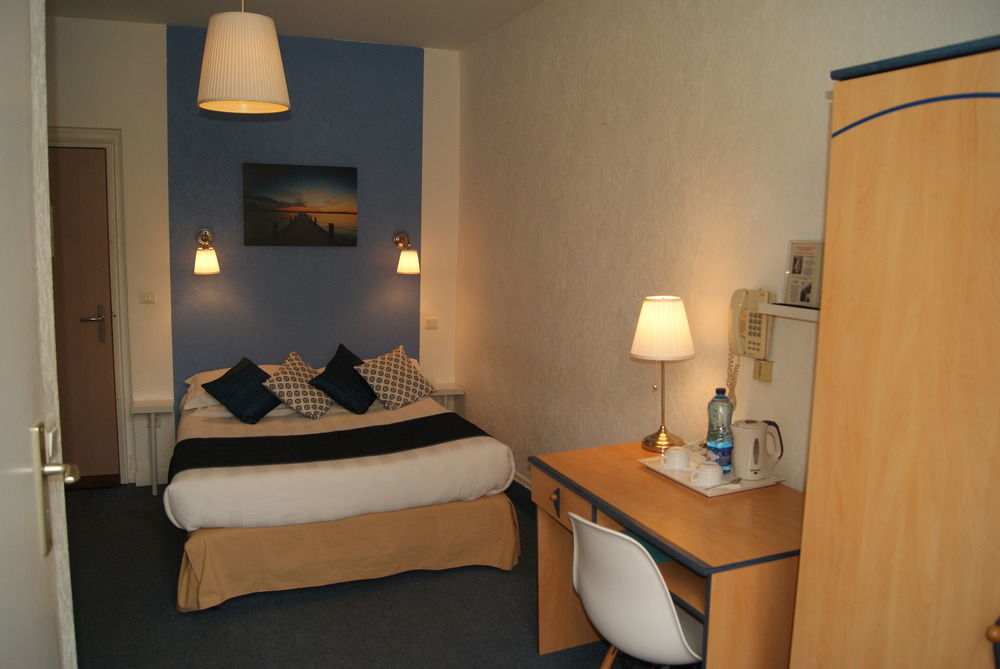 Contact Hotel Les Platanes Villeneuve Sur Lot Centre Екстериор снимка