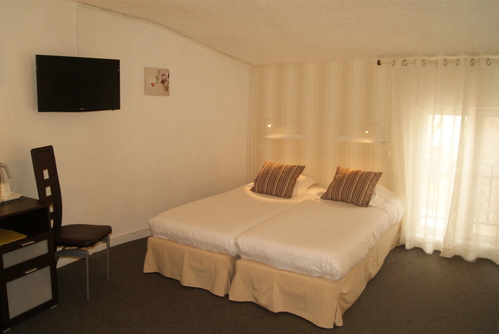 Contact Hotel Les Platanes Villeneuve Sur Lot Centre Екстериор снимка