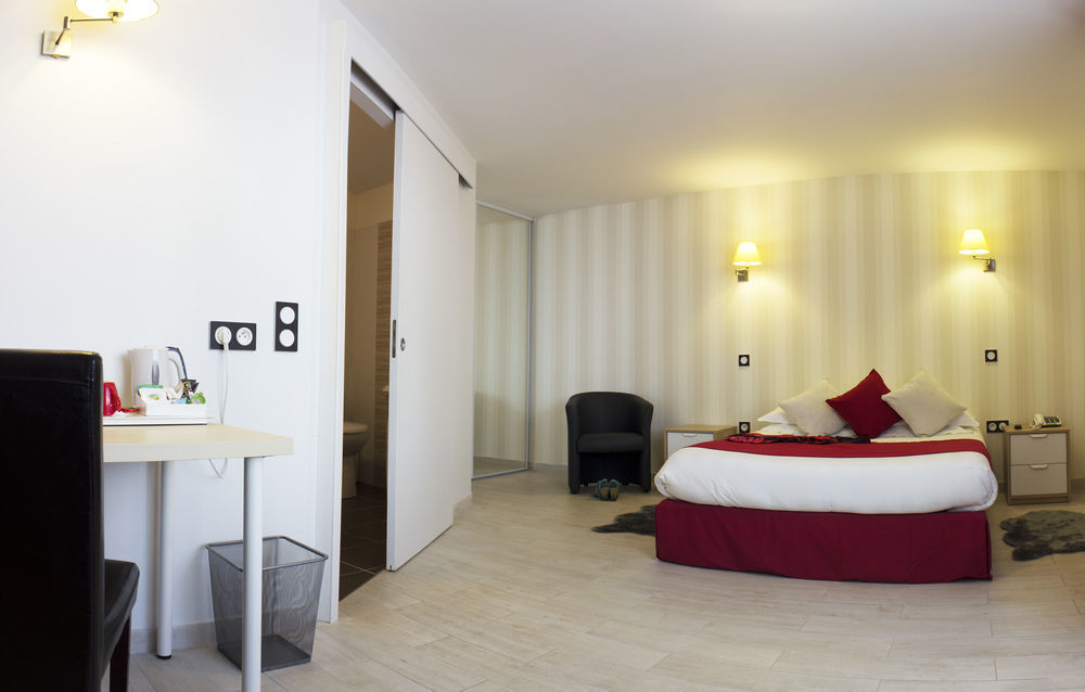 Contact Hotel Les Platanes Villeneuve Sur Lot Centre Екстериор снимка
