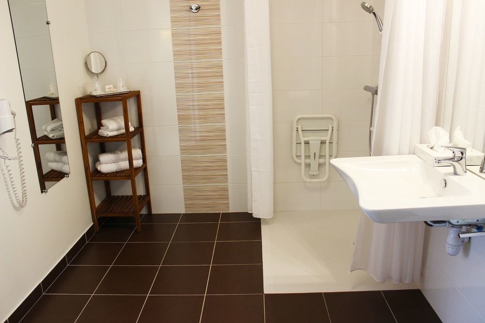 Contact Hotel Les Platanes Villeneuve Sur Lot Centre Екстериор снимка